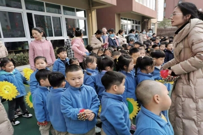 C:\Users\HW\Desktop\晨会照片\6b54d49104d76e8cae8189c831350db.jpg6b54d49104d76e8cae8189c831350db